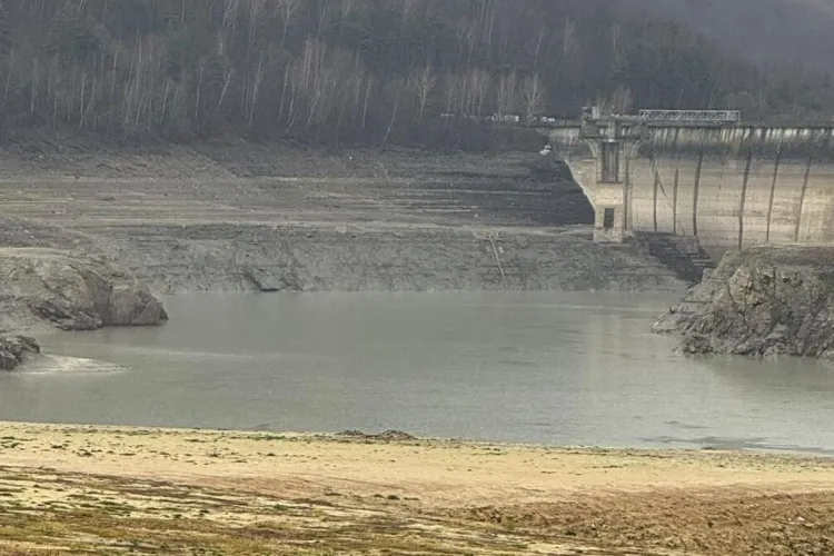 Nicușor Dan, despre criza apei potabile din Prahova și Dâmbovița: „Vinovăția este la Apele Române”. Reacții în plină campanie electorală