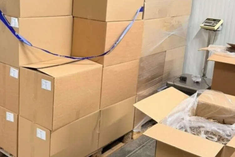 Trufe de milioane de lei și „o schemă” ca la carte: Un italian și doi români, acuzați că au „umflat” ani de zile prețurile produselor - FOTO