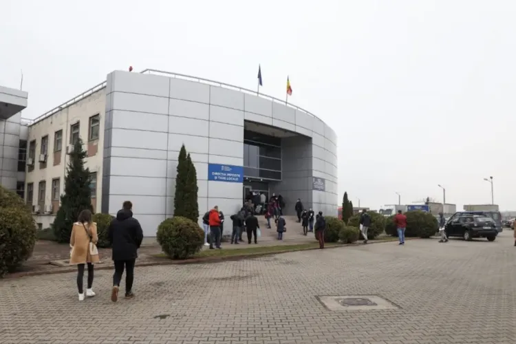 EXCLUSIV Clujenii reclamă un haos total la DRPCIV Cluj! Oameni care așteaptă ore întregi la coadă și favoritisme făcute de funcționari pentru anumite firme