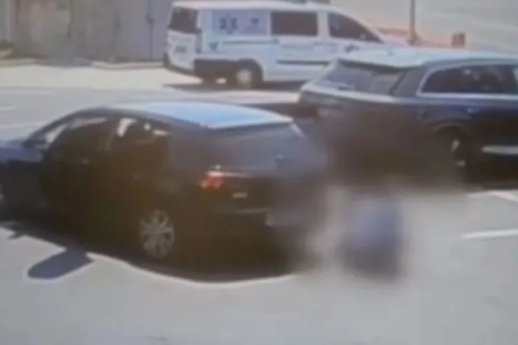 VIDEO. Ce au decis judecătorii în cazul celor doi indivizi care au răpit în plină stradă o mămică și bebelușul ei de un an la Cluj. Incidentul este șocant