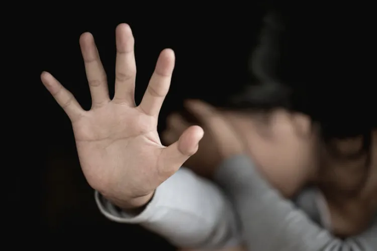 Scenă de coșmar pentru doi copii din Cluj! Tatăl acestora lovește puternic fosta concubină în public: Femeia a fost lovită și trasă de păr în fața copiilor