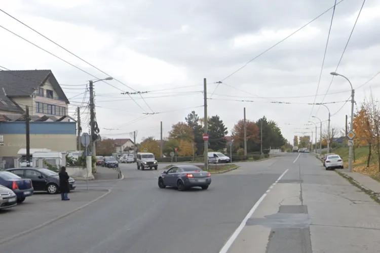 Pericol pentru copii în Cluj! Locuitorii cer urgent limitatoare de viteză la trecerea de pietoni de pe o stradă din oraș