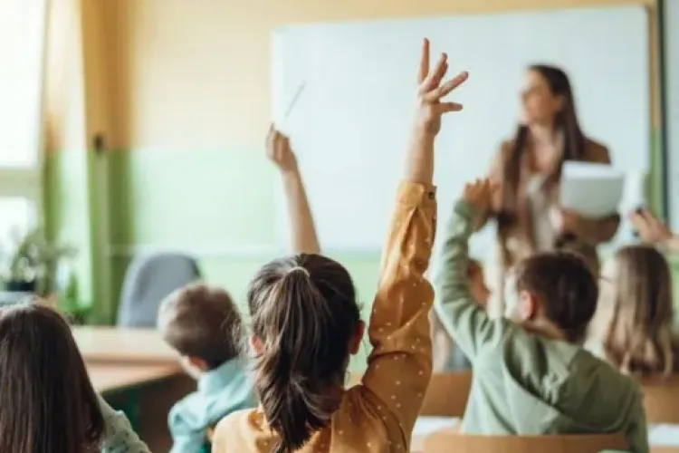 Ministerul Educației infirmă zvonurile despre creșterea normei didactice: „Nu există discuții în această privință”