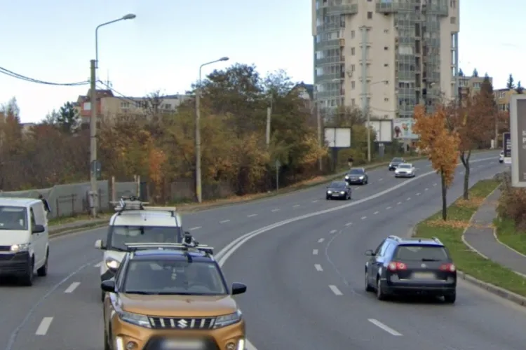 Pericol la fiecare pas pe o stradă din Cluj! Clujenii cer parapeți: Șoferii conduc haotic și riscurile pentru pietoni cresc zilnic