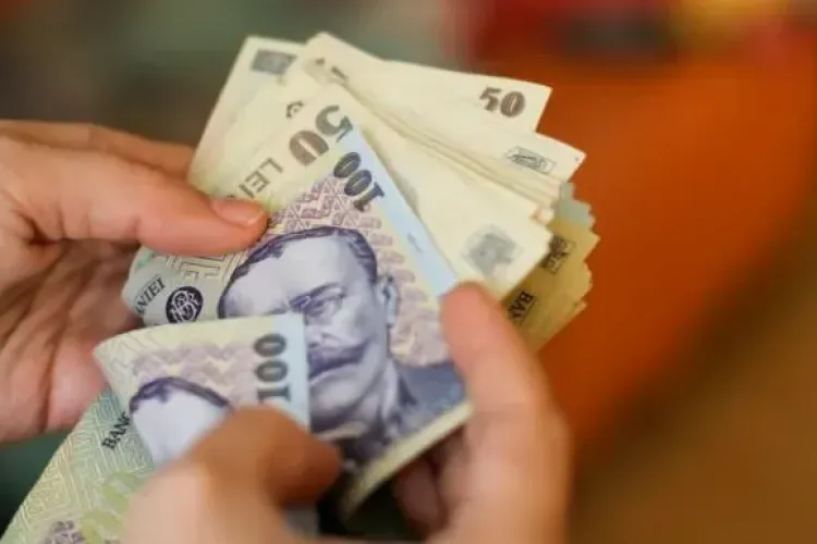 Românii sunt „striviți” de rate și chirii! Jumătate din ce câștigă se duce pe casă