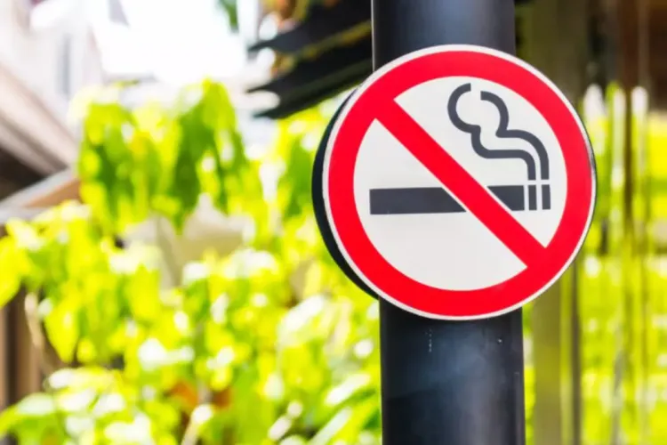 Părinții lor știu ce fac? Fete minore din Cluj cer oamenilor să le cumpere țigări electronice când nu primesc din magazin: „Avem o responsabilitate”