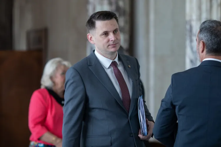 Avertismentul clujeanului Mircea Abrudean. Fondurile PNRR pot fi salvate doar dacă legea pensiilor magistraților este promulgată urgent