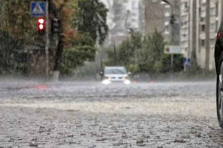 Vestul țării intră într-un decembrie neobișnuit: Temperaturile sar de normalul climatologic, dar ploile rămân. Cum va fi vremea în restul țării