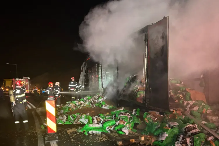VIDEO Incendiu pe Autostrada Transilvania A3: Un TIR a luat foc. Pompierii clujeni intervin chiar acum cu o autospecială de mare capacitate