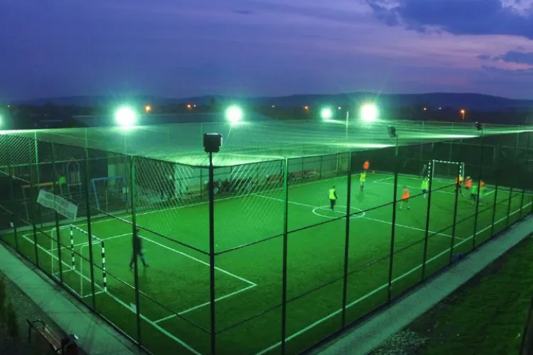 Tragedie azi-noapte pe un teren de sport: Un clujean și-a pierdut viața! Medicii au încercat, în zadar, să îl resusciteze zeci de minute