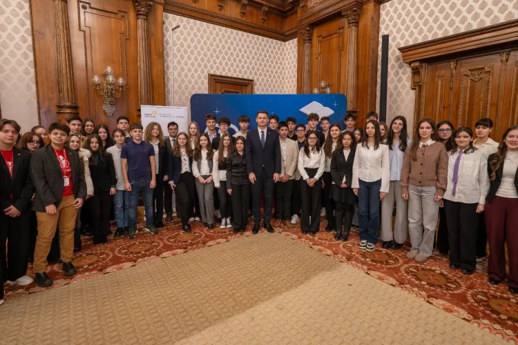 Senatul României, prezent la masa rotundă alături de copii: Clujeanul Mircea Abrudean spune că „educația nu înseamnă doar lecții și evaluări”