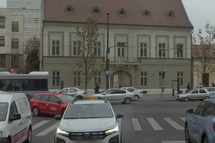 De ce se tot blochează traficul în centrul Clujului? Marcaje neclare și reguli interpretate diferit îi bagă pe șoferii clujeni în ceață