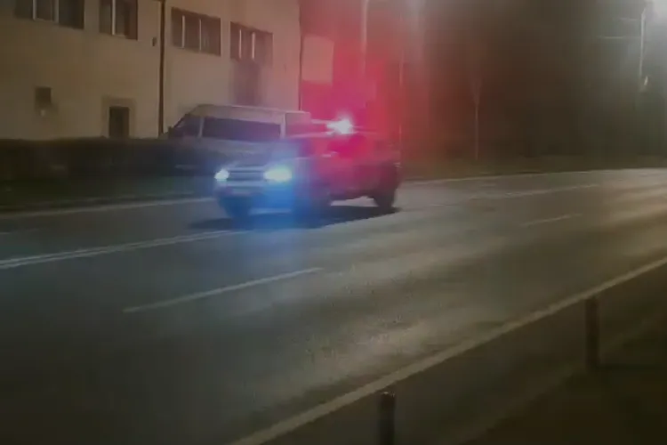 Accident pe Calea Baciului din Cluj-Napoca, în urmă cu puțin timp. Două mașini implicate. Un bărbat rănit, transportat de urgență la spital