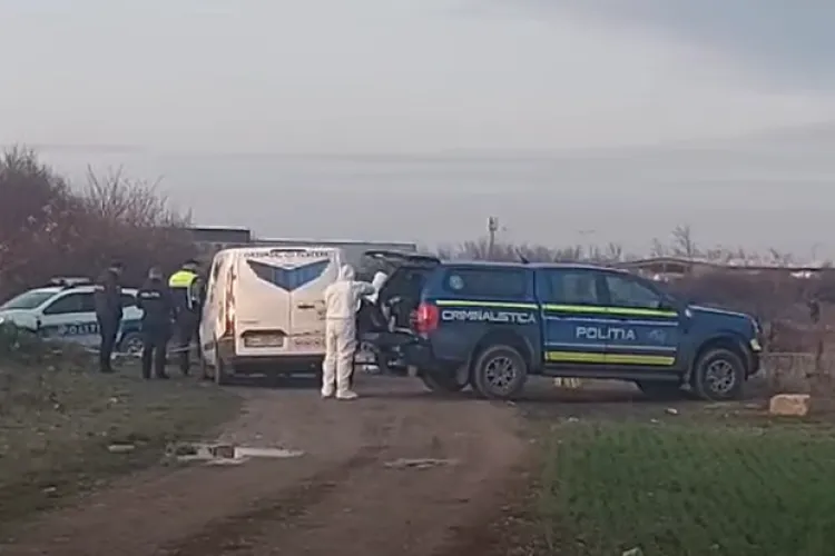 Scene șocante! Un clujean de 40 de ani a fost găsit carbonizat în autoturismul său, lângă calea ferată. Un curier a observat mașina distrusă de flăcări