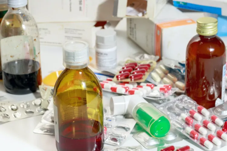 Medicamentele expirate NU trebuie să ajungă în toaletă sau la gunoi! Vezi unde predăm medicamentele expirate în județul Cluj