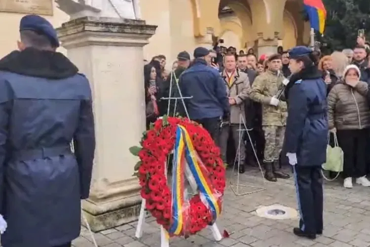 Huiduieli la Alba Iulia la depunerea coroanei din partea președintelui Nicușor Dan. Suveraniștii au inflamat atmosfera