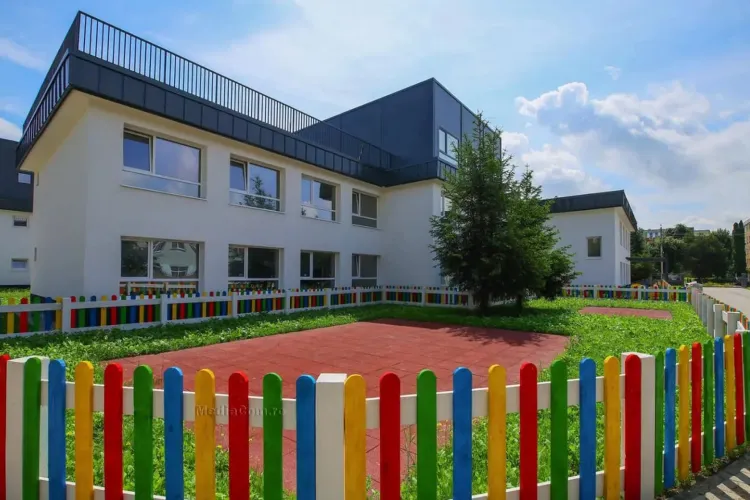 ACUZAȚII GRAVE la o creșă din Turda: Fetiță de 2 ani, agresată chiar în fața mamei. „Trebuie să-i smucim puțin”, ar fi spus îngrijitoarea