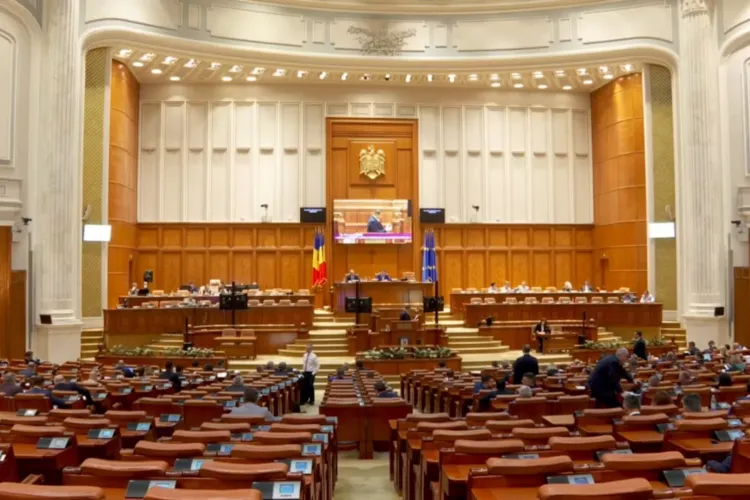 Moțiunea de cenzură împotriva Guvernului a fost citită în Parlament: Certuri, alianțe surpriză și o deputată „independentă” prezentă la Congresul PSD