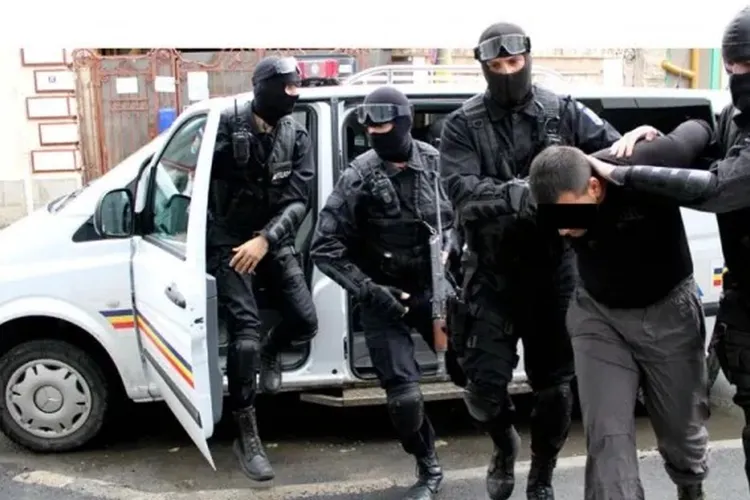 Caz de violență extremă la Cluj-Napoca. Un bărbat și-a bătut măr iubita și i-a pus cuțitul la gât. Femeia a ajuns în stare gravă la spital