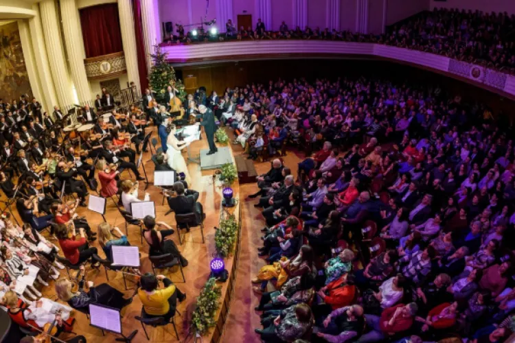 Colindele Transilvaniei răsună la UBB Cluj! Se anunță un spectacol caritabil dedicat patrimoniului românesc