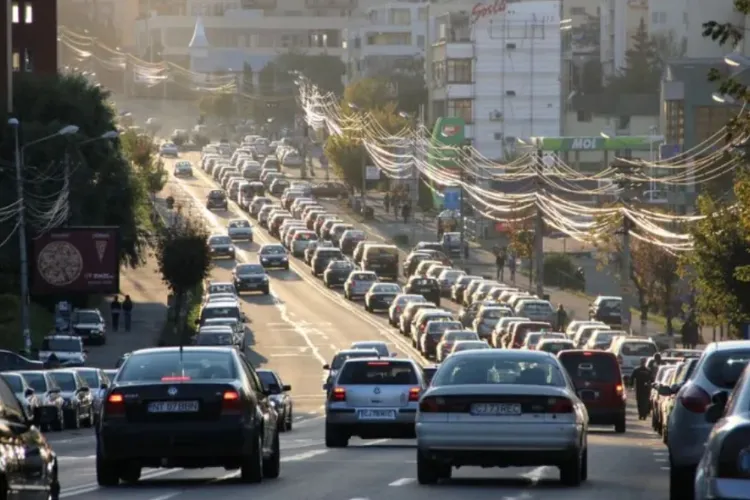 Soluția arhitectului șef al județului Cluj pentru traficul infernal de la primele ore ale dimineții: modelul Viena. Ar rezista părinții fără mașină?