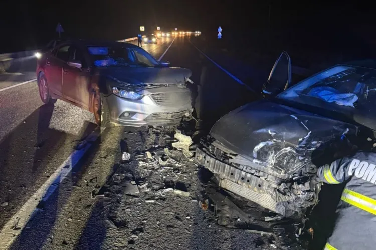 Trei răniți într-un accident dramatic în Cluj! Două mașini s-au ciocnit frontal, o fată de doar 19 ani transportată la spital