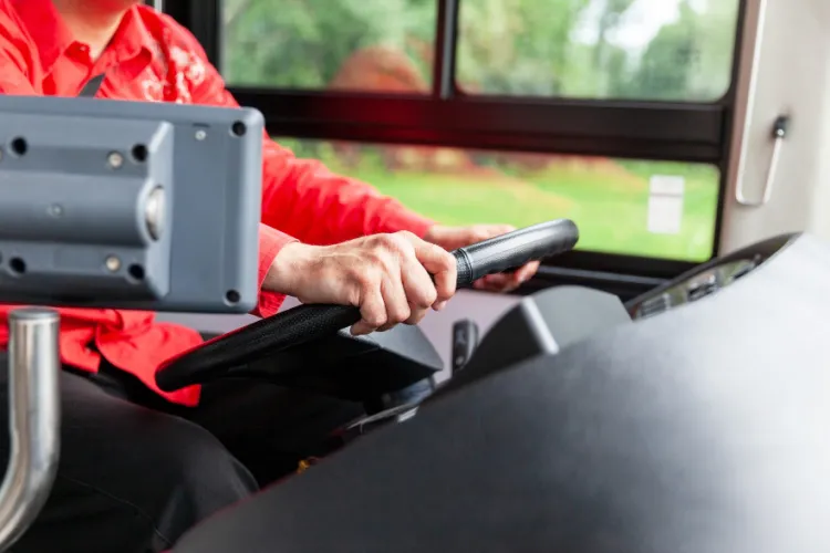 Șofer de autobuz prins de polițiștii clujeni că nu a eliberat bilete pentru niciun călător. S-a ales cu o amendă usturătoare! 