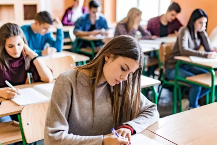 Când încep simulările pe județul Cluj la Evaluarea Națională și Bacalaureat 2026. Inspectoratul Școlar: Notele se trec în catalog doar la cerere!