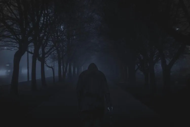 Pericol pe o alee din Cluj-Napoca! Iluminatul public nu funcționează, iar locuitorii se tem să mai iasă seara