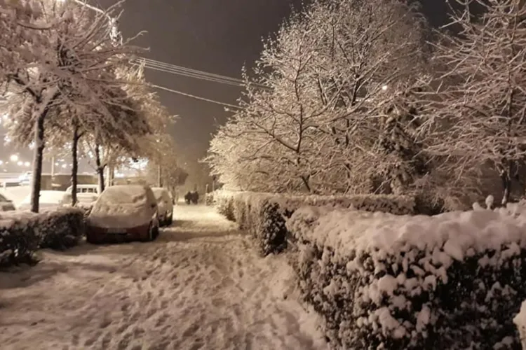 Temperaturile scad simțitor în Transilvania înainte de Crăciun: Ninsori și lapoviță, urmate de ger. Se anunță o iarnă autentică