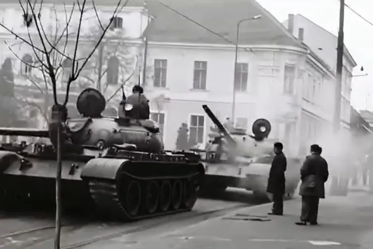 Un artist și activist din Cluj-Napoca nu se ferește de cuvinte: „Armata a tras în popor, iar biserica ortodoxă a închis ușile în fața celor hăituiți”