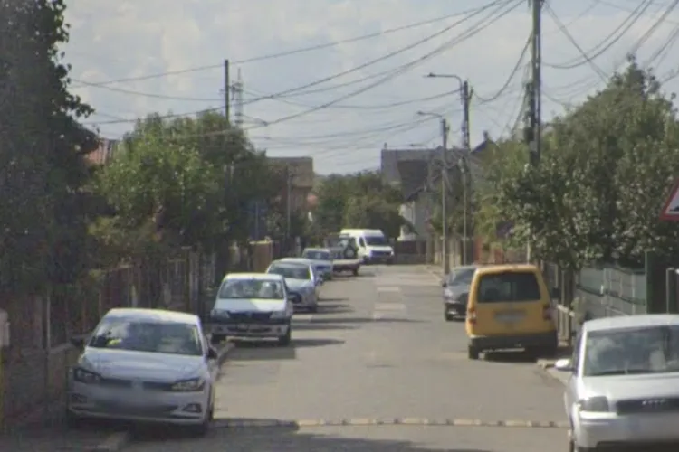 Pericol uriaș în Cluj! Mașinile parcate în curbe pe Bărc II și Bărc III blochează vizibilitatea și pun în pericol șoferii și locatarii!