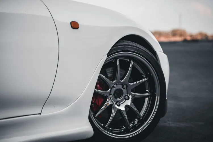 Ce rol joacă anvelopele și jantele în siguranța pe drum: Cum alegi corect cauciucurile pentru a reduce riscul de derapaj și consumul de combustibil