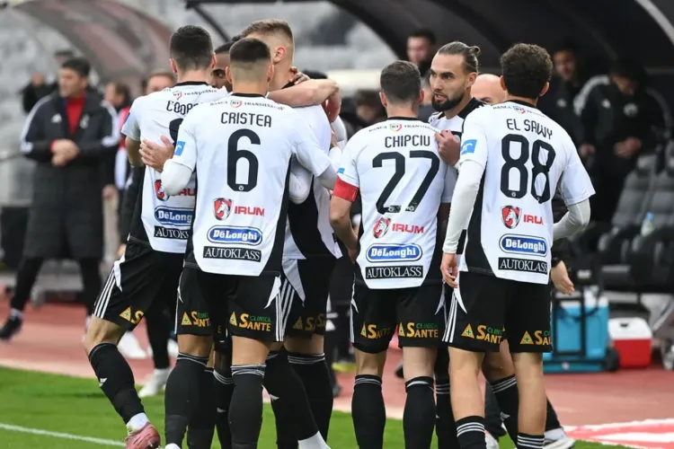 Lovitură dură pentru U Cluj: Unul dintre cei mai importanți jucători s-a accidentat la antrenament și se va opera. Anunțul lui Radu Constantea