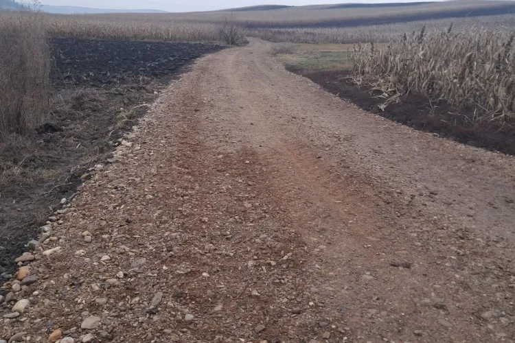 Drumurile dintr-o comună din Cluj au fost refăcute total după distrugerile din primăvara anului acesta: Vremea rea i-a încurcat pe agricultori