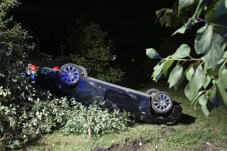 Mașină cu 4 tineri răsturnată în județul Cluj. O fată de 16 ani a fost transportată la urgență