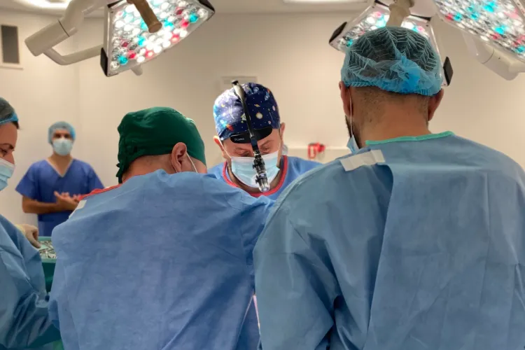 Un chirurg clujean a primit titlul de Master Surgeon. Medicul face la Cluj intervenții la standarde internaționale: Incizii mici, recuperare rapidă!