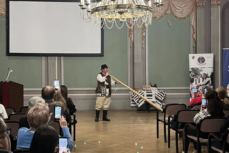 FOTO. Colindele arhaice din Cluj au cucerit Viena! Tradițiile din Mărișel și Măguri, prezentate la prestigioasa Academie Austriacă de Științe