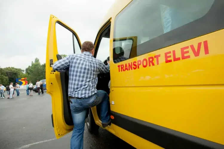 Transport gratuit pentru elevi și la Bac și Evaluarea Națională! Legea a fost adoptată în Parlament