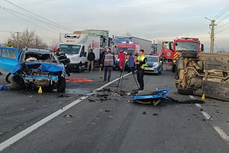 VIDEO. O șoferiță de aproape 80 de ani a provocat accidentul de la Fundătura, Cluj: A rămas încarcerată în mașină. Alți doi răniți, transportați la spital