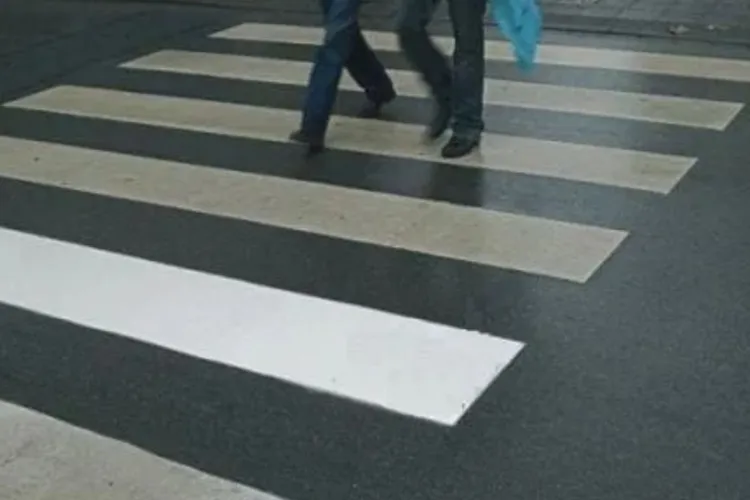 Pericol zilnic pe o trecere de pietoni din Cluj-Napoca: Mașinile trec pe roșu, pietonii se tem pentru viața lor. „Avem verde, dar nu putem traversa!”