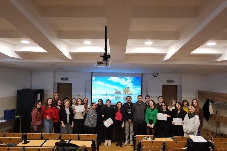 Competiție de elită la UMF Cluj! Viitorii farmaciști și-au demonstrat aptitudinile clinice FOTO