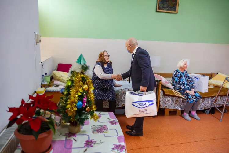 Gesturi mici, impact mare! Emil Boc și tradiția Crăciunului la seniorii din Cluj-Napoca: „Să ne amintim de cei pe care îi prețuim”