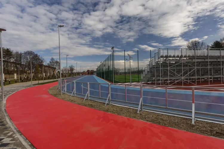 Alergătorii din Cluj-Napoca cer o nouă pistă de atletism în Baza Sportivă Gheorgheni: „Actuala pistă a devenit un pericol real”