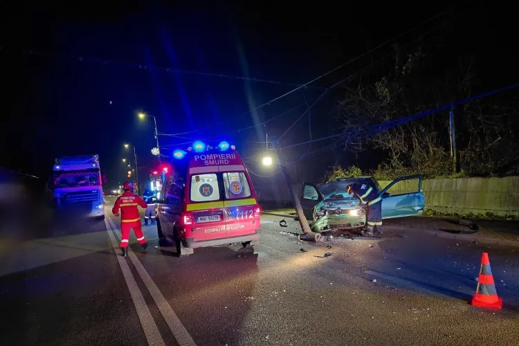 Accident între un TIR și o mașină în Cluj! O tânără de 20 de ani a fost transportată de urgență la spital 