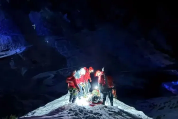 Weekend cu peripeții pentru echipele de la Salvamont: 12 persoane salvate în ultimele 24 de ore, dintre care un bărbat rănit grav în Munții Făgăraș