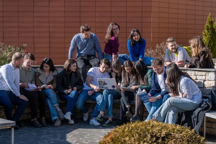 UMF Cluj sare în ajutorul studenților: Burse sociale suplimentate ca nimeni să nu rămână fără sprijin financiar!