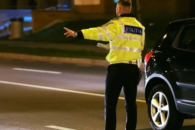 Un clujean de 66 de ani a fost oprit în trafic pentru un control de rutină, iar polițiștii au găsit o armă și muniție: Ce au făcut polițiștii - FOTO