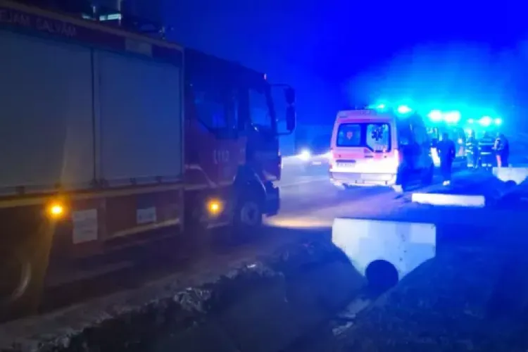 Un microbuz cu copii a intrat în zidul unei case! A fost activat planul roșu de intervenție. Toți au fost transportați de urgență la spital