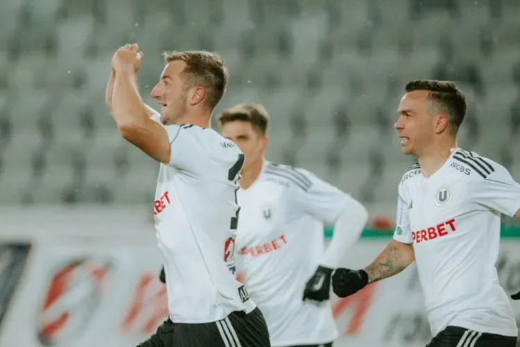 A părăsit Universitatea Cluj pentru FCSB, după care a plecat în străinătate. Atacantul a decis acum să se întoarcă în țară și să semneze